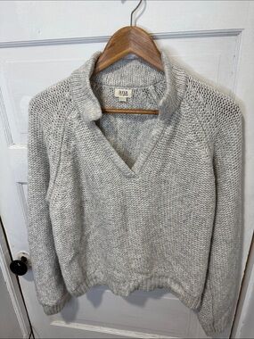 a.n.a Heather Gray V-Neck Knit Pullover Sweater